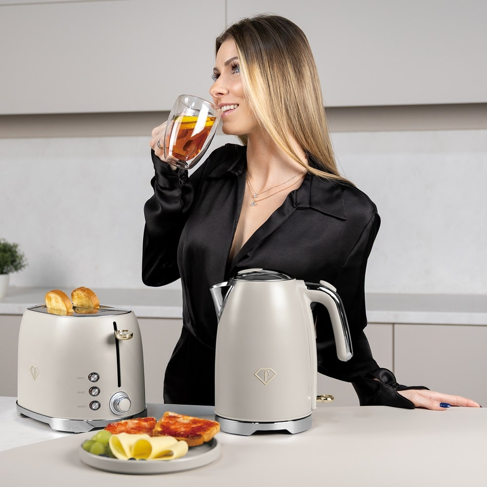 Fast Boiling Electric Kettle 1.7L | 2200W | Cream–Gold FTV0152 Berlinger Haus