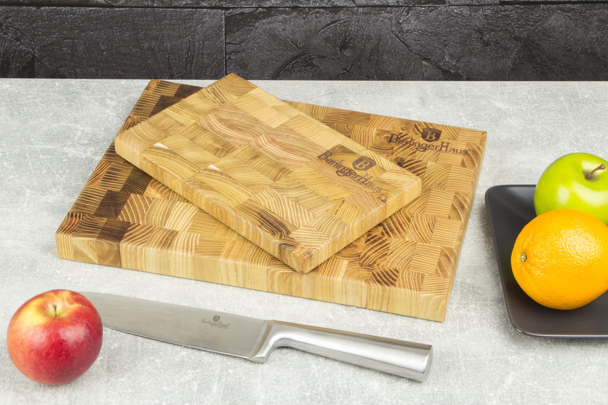 butus-akac-vagodeszka-lifestyle-scaled-1.jpg Prémium akác vágódeszka (30x20 cm) - Image 1